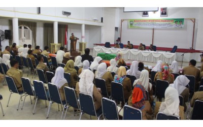 Panitia Pelatihan sedang menyampaikan laporan pelaksanaan di hadapan Bupati Yusuf Lubis serta 70 orang peserta dari Kecamatan dan Nagari se Kabupaten Pasaman.