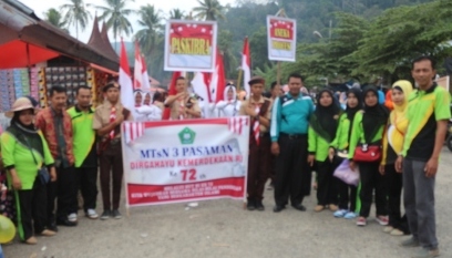 Semarak Pawai alegoris Perjuangan Pelajar MTsN 3 Pasaman Suguhkan Busana Berbeda-beda