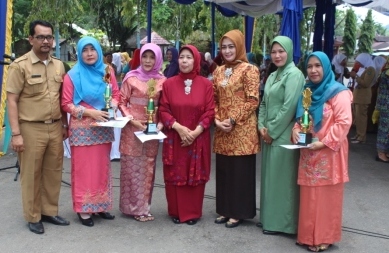 Festival Equator Bonjol Menampilkan Lomba Jajanan Pasar Tradisional