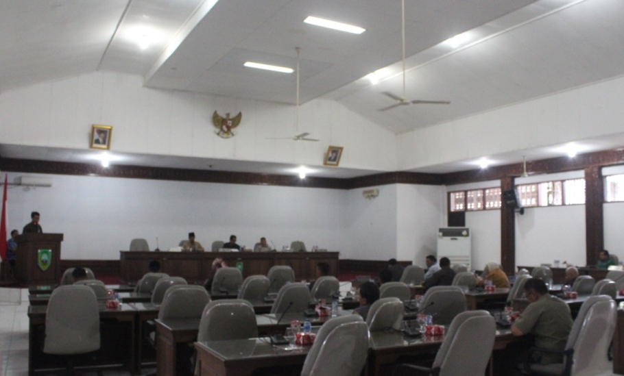  DPRD PASAMAN PARIPURNAKAN LAPORAN DUA PANSUS