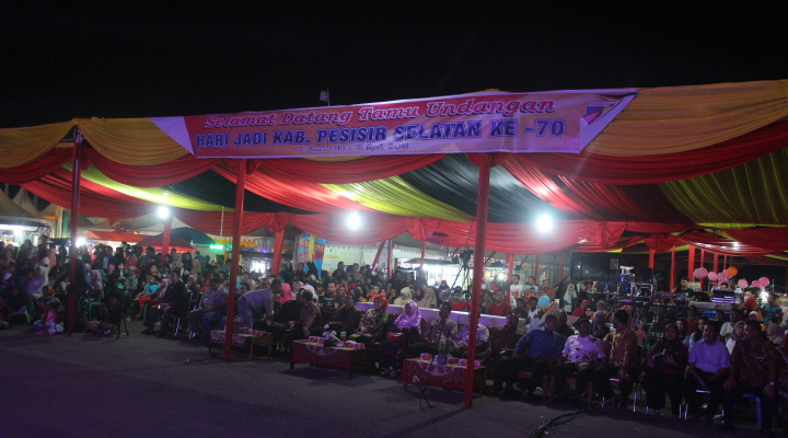 BUPATI PESSEL SAMBUT HANGAT ROMBONGAN PEMDA PASAMAN DI PANTAI CAROCOK