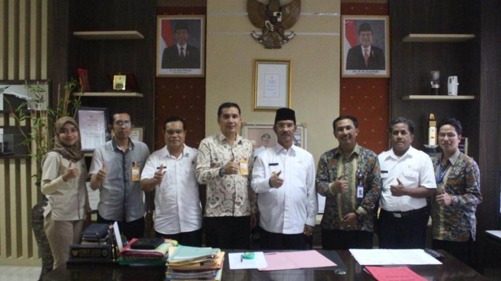 Bupati Yusuf Lubis Sambut Kunjungan Kerja PT TASPEN Cabang Bukittinggi Di Ruang Kerja 