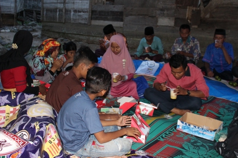 BAZNAS PASAMAN BERBUKA PUASA BERSAMA KELUARGA DU’AFA PENYENGGERAHAN PADANG METINGGI RAO