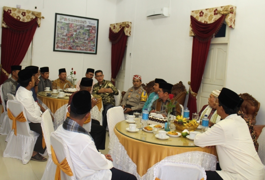 INSTRUKSI LANGSUNG WAKIL BUPATI PASAMAN, “SELAMA LIBUR LEBARAN OPD DILARANG MEMATIKAN HP.”