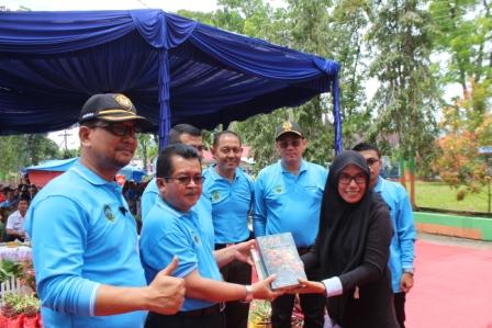 FESTIVAL EQUATOR DIWARNAI PEMBACAAN PUISI TUANKU IMAM BONJOL 