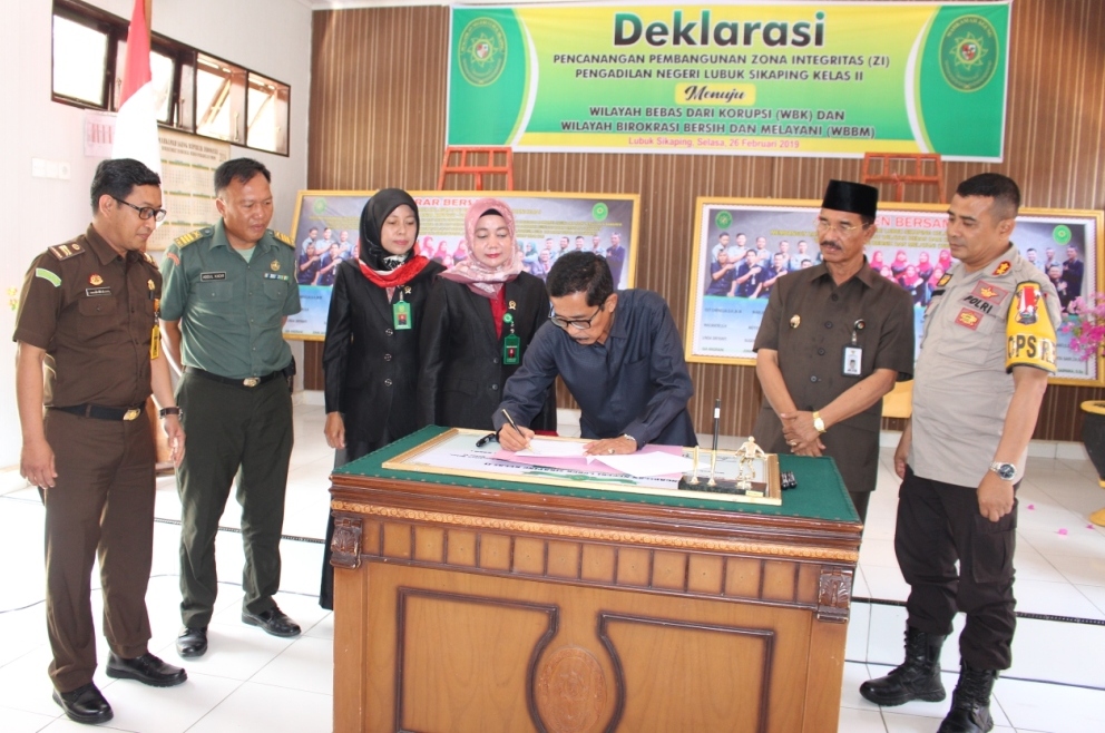 KETUA DPRD PASAMAN YASRI, HADIRI PENCANANGAN ZONA INTEGRITAS PENGADILAN NEGERI LUBUK SIKAPING