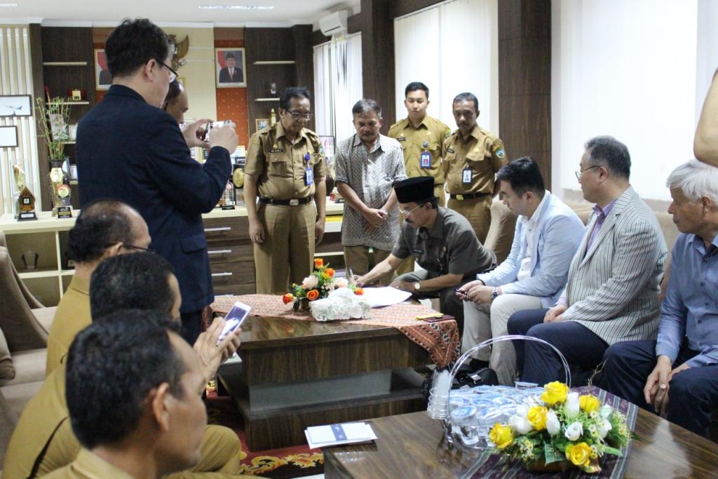 Investor Korea Selatan Jalin Kerjasama Dengan Pasaman Terkait Pengembangan Tanaman Kenaf.