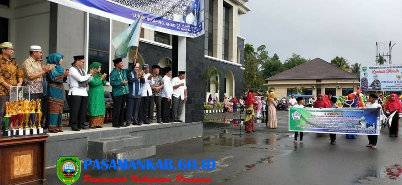 BUPATI PASAMAN H. YUSUF LUBIS. SH. MSi MELEPAS ROMBONGAN PAWAI AKBAR KHATAM QUR’AN 1440 H