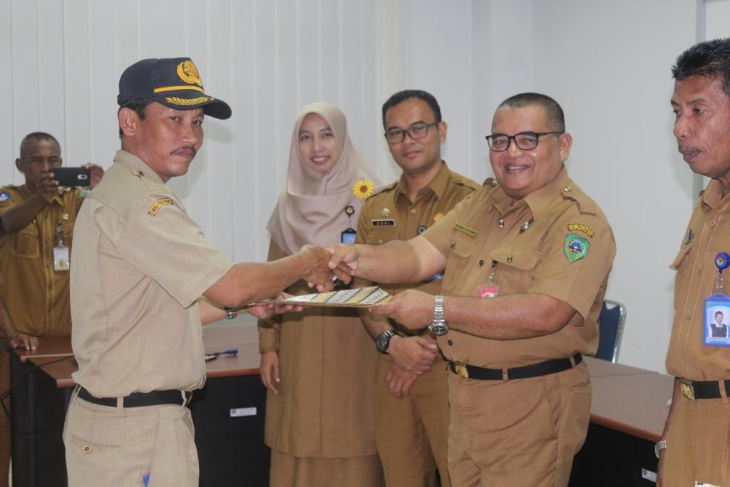 INSPEKTORAT KABUPATEN PASAMAN BERIKAN PENGHARGAAN KEPADA 26 KEPALA SEKOLAH DASAR NEGERI