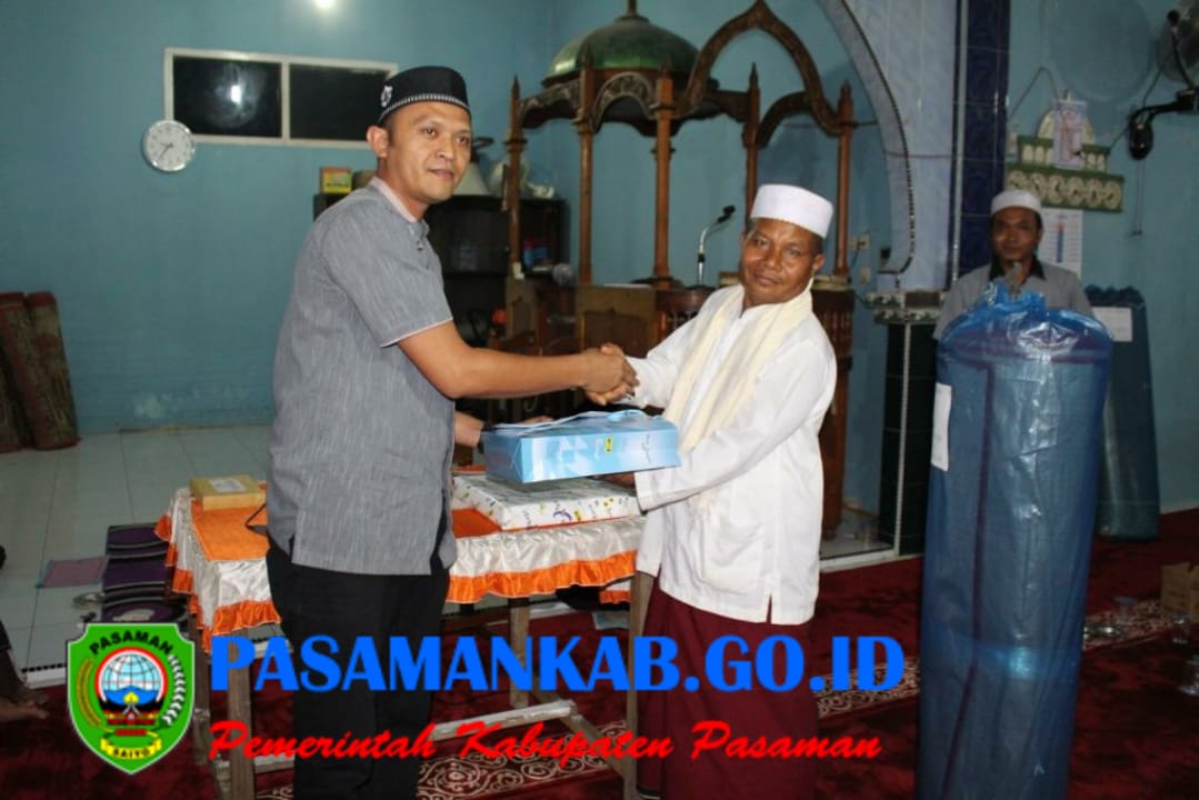 Bank Nagari Cabang Lubuk Sikaping Berbagi Berkah Ramadhan Bersama Masjid Baiturrahman Tanjung Aro II Kecamatan Padang Gelugur