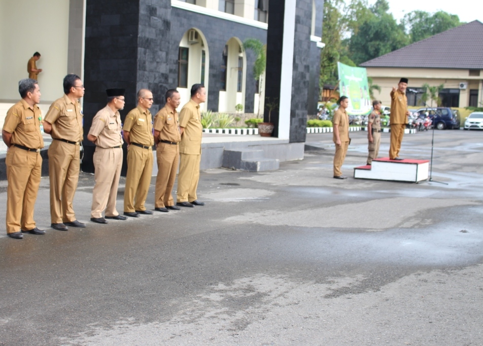 BUPATI H. YUSUF LUBIS. SH. MSi PIMPIN APEL GABUNGAN PERDANA LEPAS LEBARAN