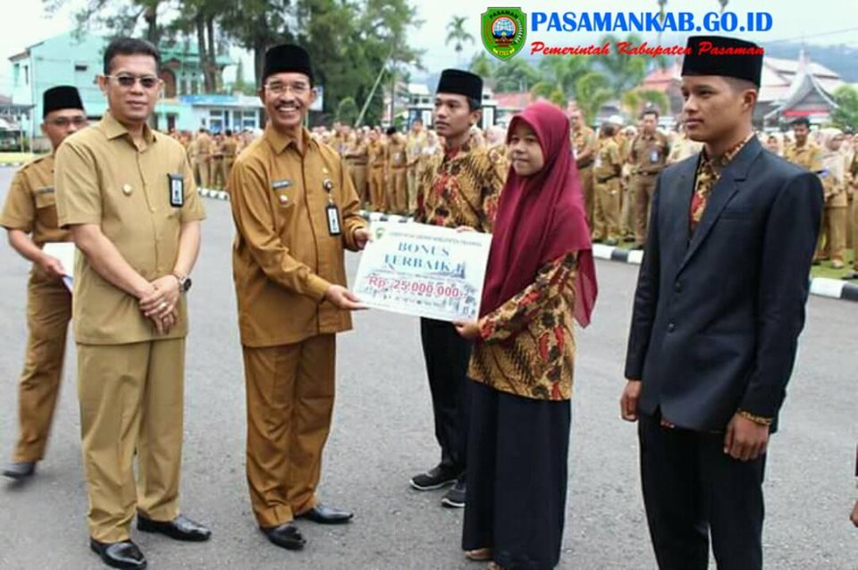 Sangat Menggembirakan, Putra/Putri Pasaman “Raih Prestasi Dunia Untuk Akhirat”, Bupati Dan Wakil Bupati Serahkan Bonus