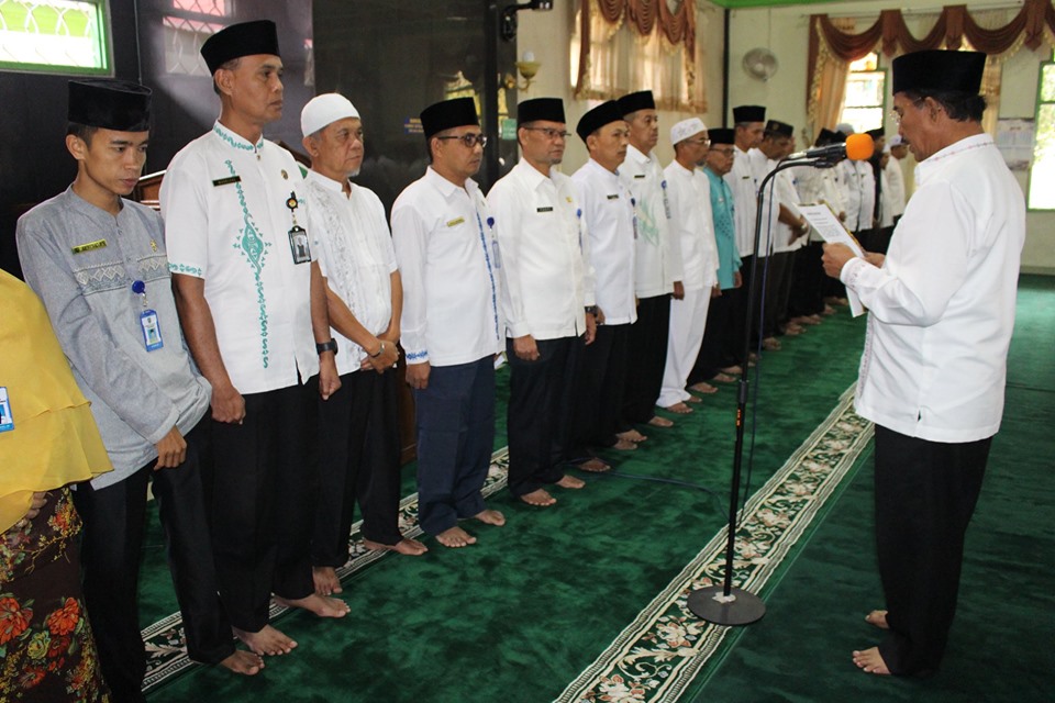 Bupati H. Yusuf Lubis. SH. M.Si  Melantik Pengurus Masjid  Agung Al-Muttaqin Lubuk Sikaping  Periode 2019 - 2023
