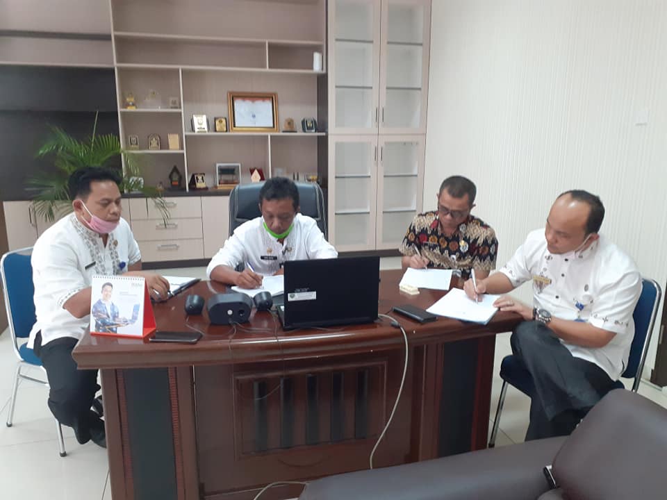 Sekda Pasaman Drs. H. Mara Ondak dan SKPD Teknis Mengikuti Rapat PPVC Dengan Jajaran Pejabat Kemendagri Lewat Video Conference