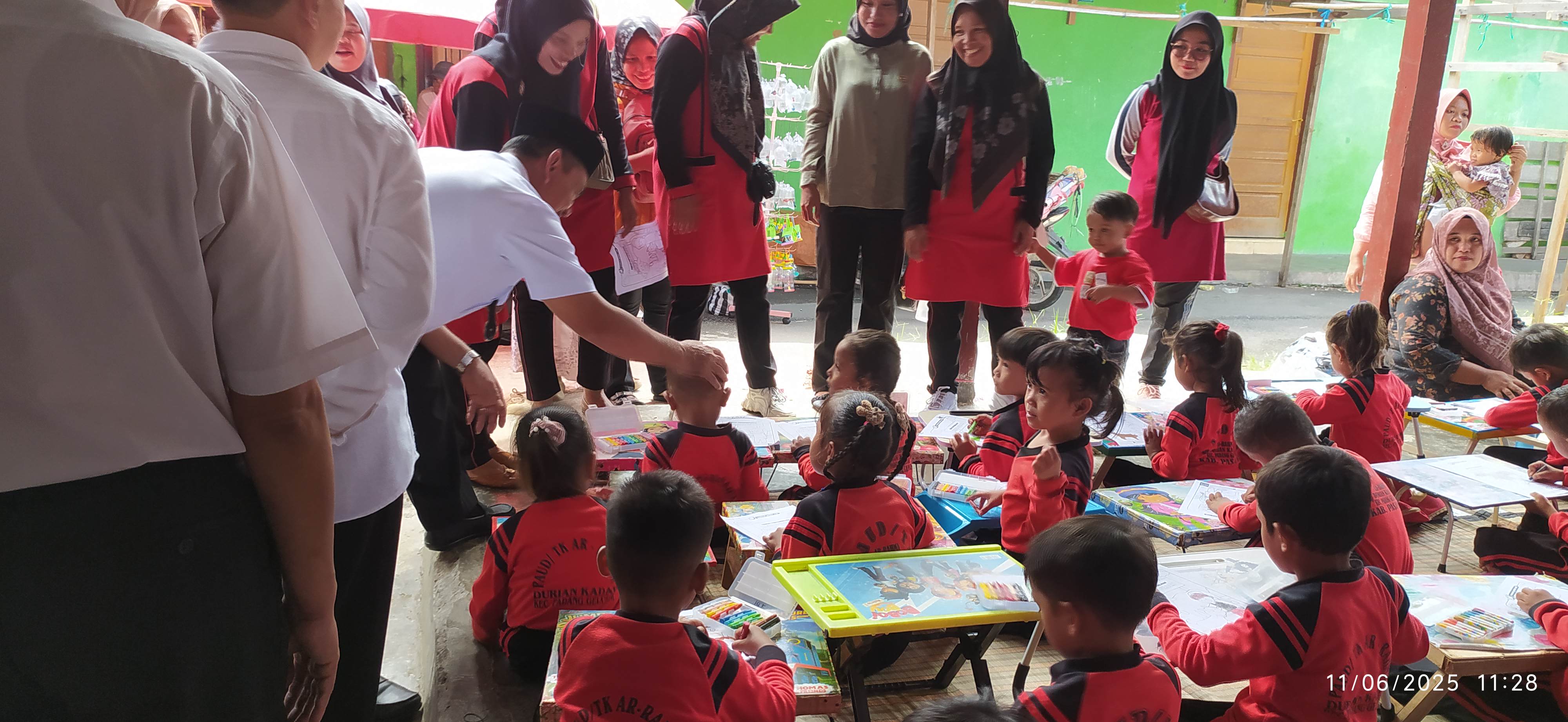 Disambut Tari Pasambahan dan Tor-Tor Gebyar PAUD 2025 Kec. Padang Gelugur Dibuka Wabup. H. Parulian Dalimunthe