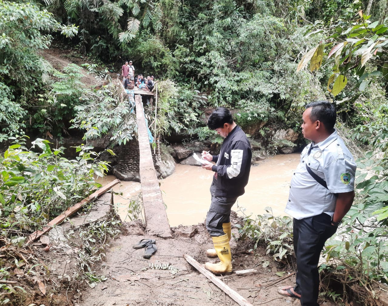 Respon Cepat Bupati Pasaman: Dinas PUPR Tinjau Ambruknya Jembatan Lanai–Sinuangon