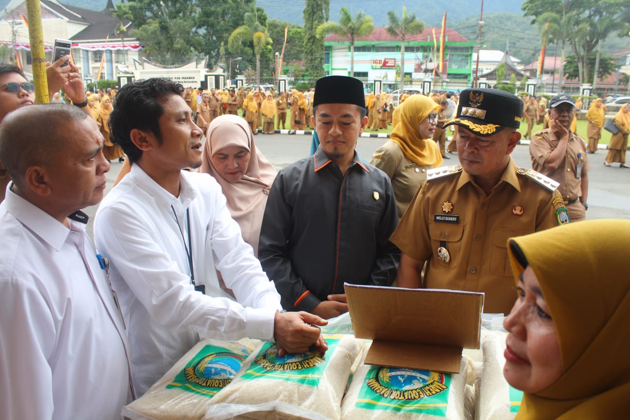 Bupati Pasaman Welly Suhery Launching Brand 