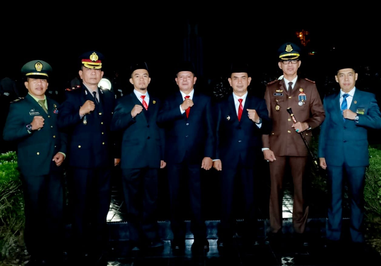 Bupati Pasaman Pimpin Apel Kehormatan dan Renungan Suci di TMP Syuhada Bhakti Lubuk Sikaping