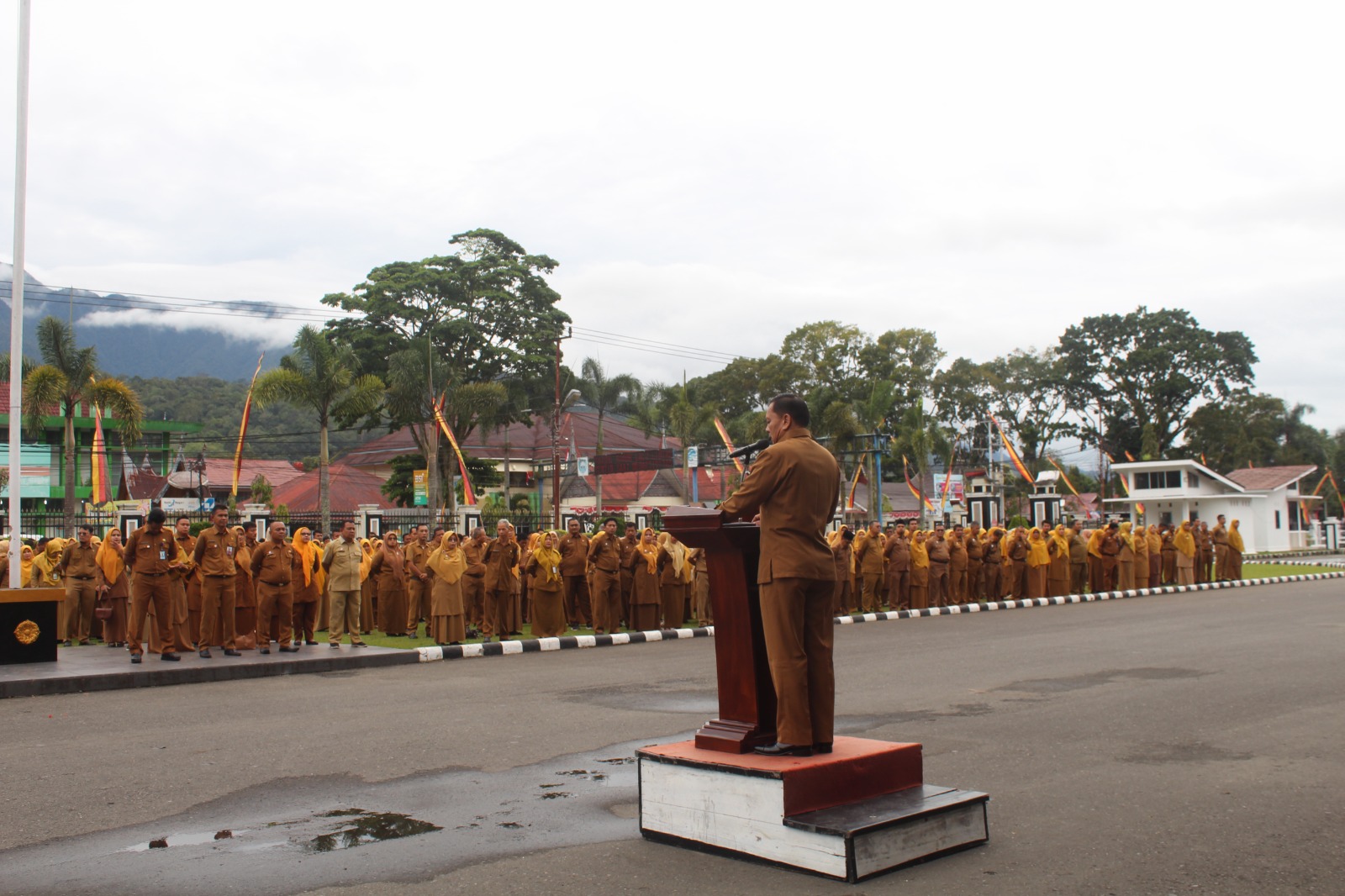Sekda Pasaman Yudesri Pimpin Apel Perdana, Tegaskan Peran sebagai Abdi Negara dan Abdi Masyarakat