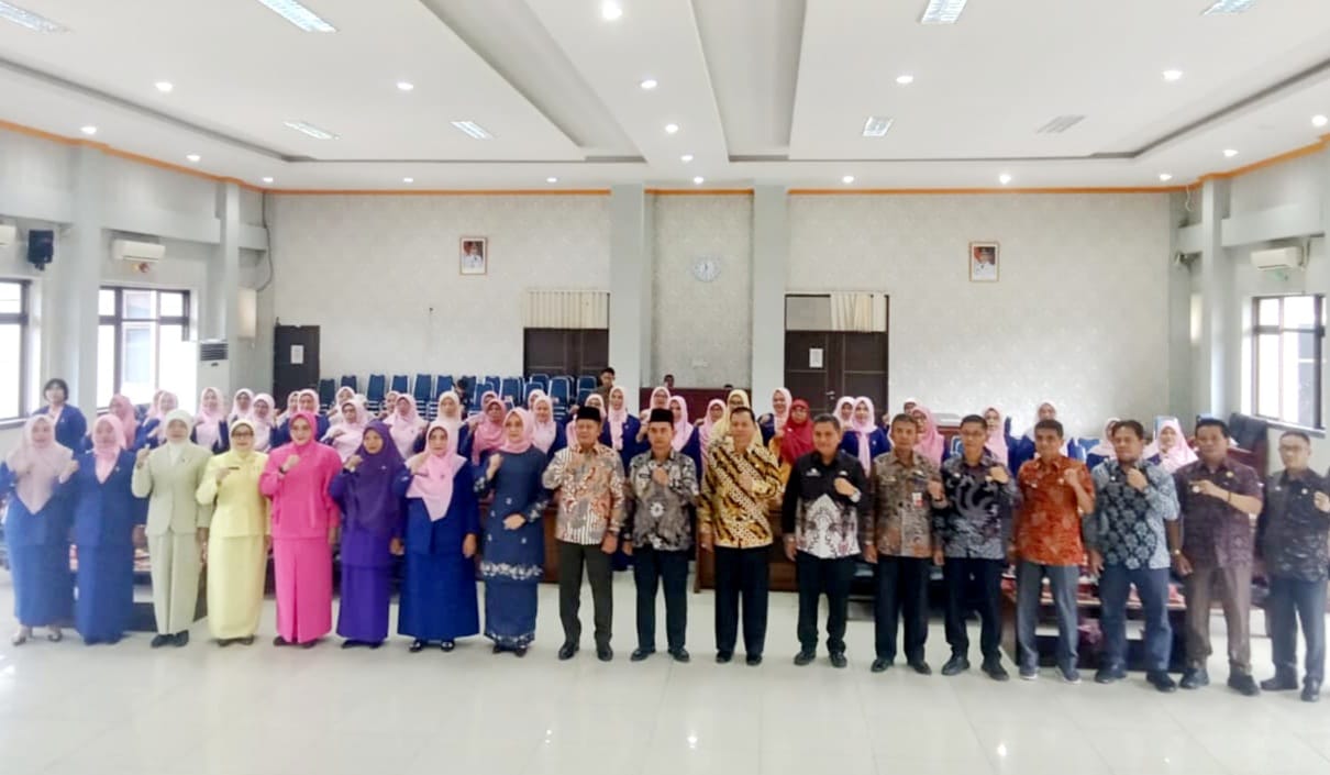 Kukuhkan Pengurus GOW Pasaman, Bupati Berharap Wanita Pasaman Lebih Inovatif