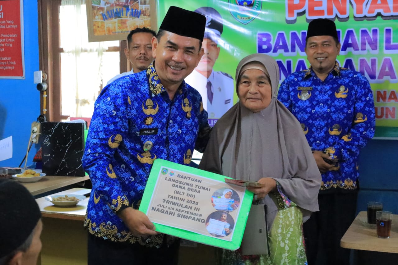 Wabup Parulian Serahkan BLT Dana Desa Triwulan III Tahun 2025 di Nagari Simpang