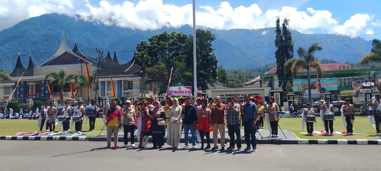 Semarak HUT ke-80 Kabupaten Pasaman, Lomba Drumband SD dan SMP Warnai Ibu Kota Lubuk Sikaping