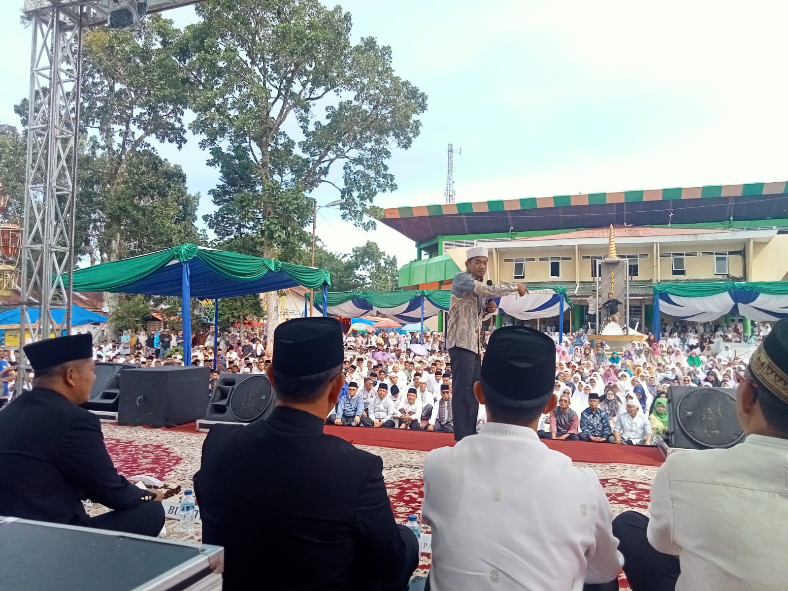 Ustad Ucay Batubara Berikan Tausiah pada Peringatan HUT ke-80 Kabupaten Pasaman