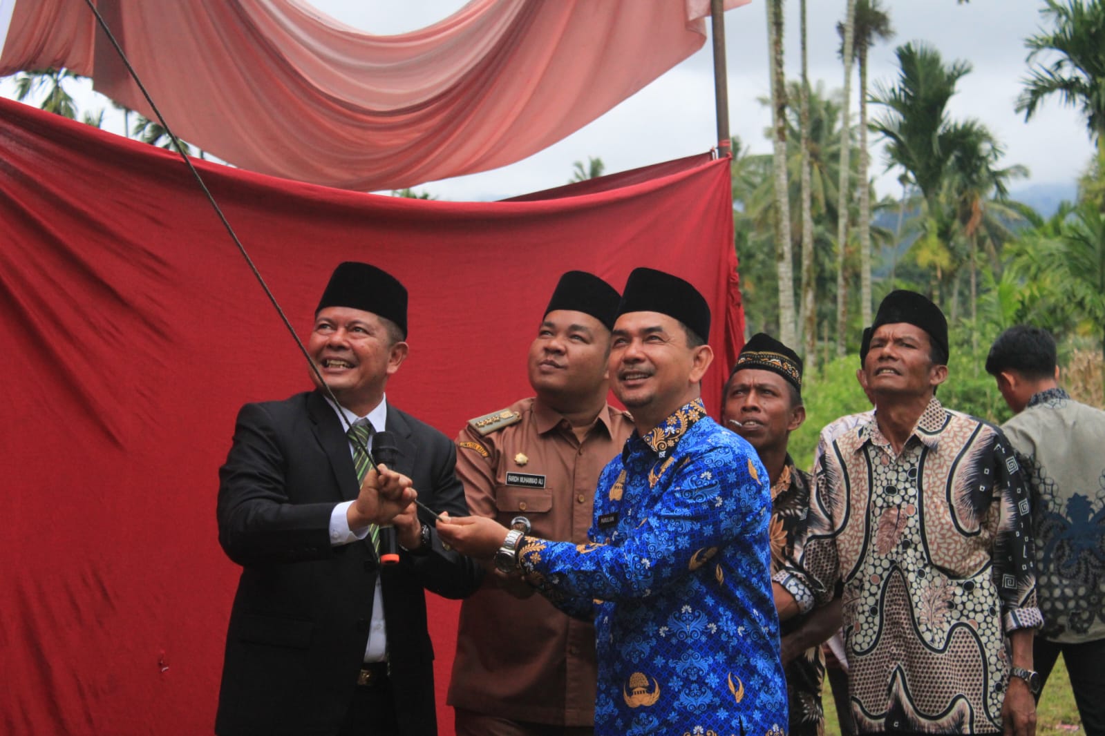 Bupati Resmikan ‘Tagak Kudo-Kudo’ Masjid Al Ikhlas Siparayo Malampah