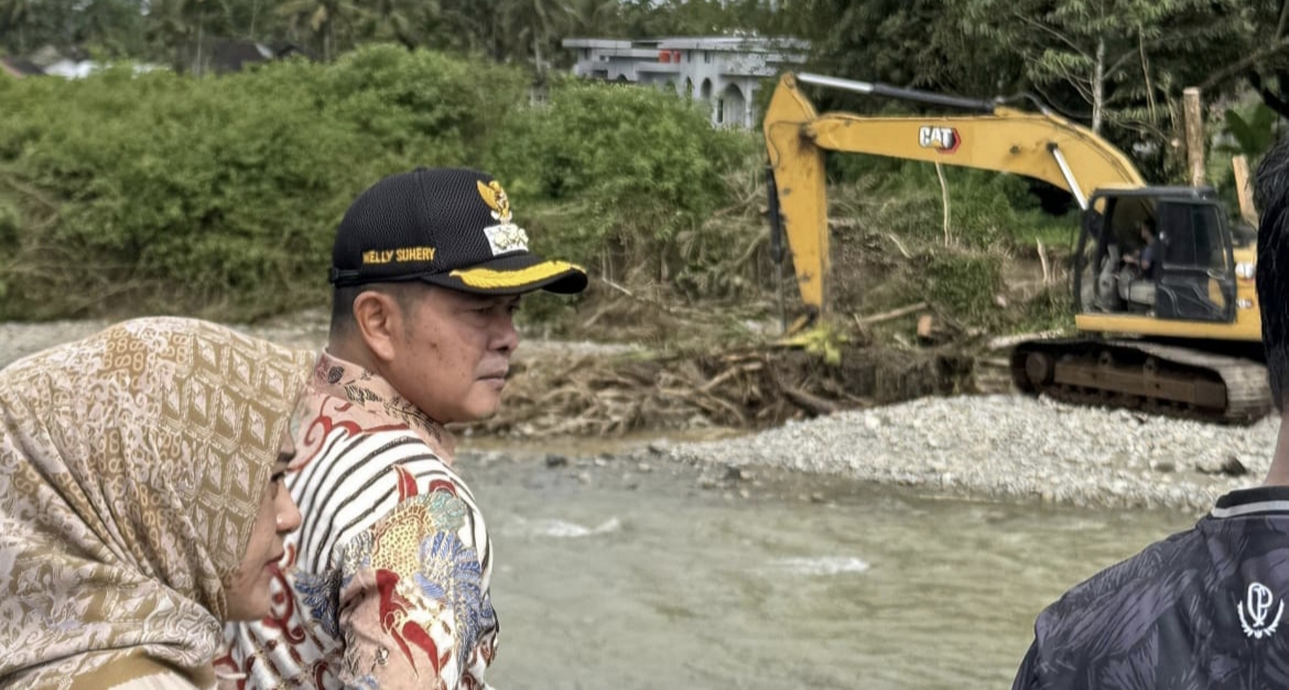 Mendesak, Bupati Welly Keluarkan Kocek Sendiri Tangani Abrasi Batang Pakau