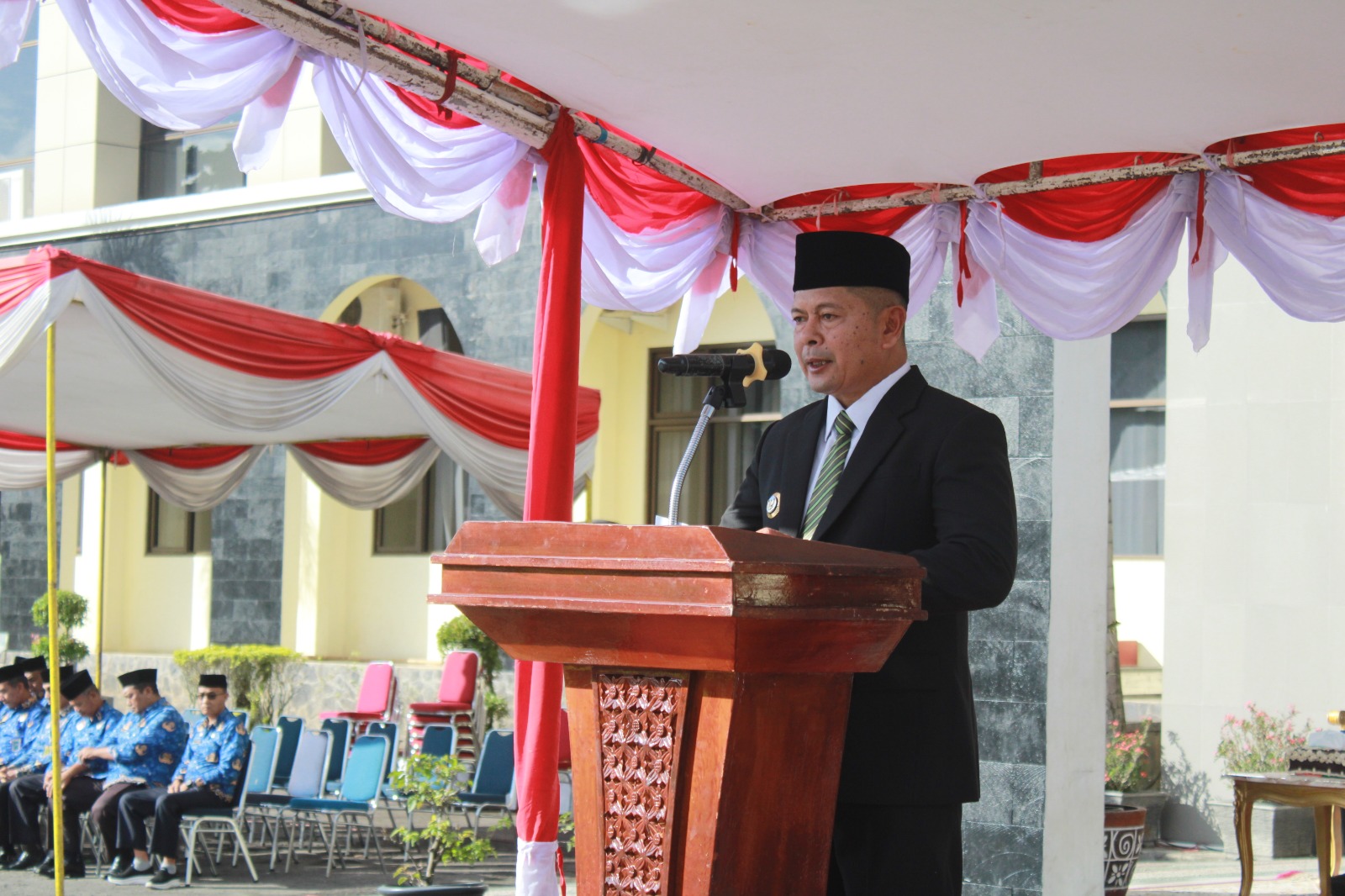 Bupati Welly Suhery: Bela Negara Adalah Aksi Nyata Membantu Sesama yang Terkena Bencana