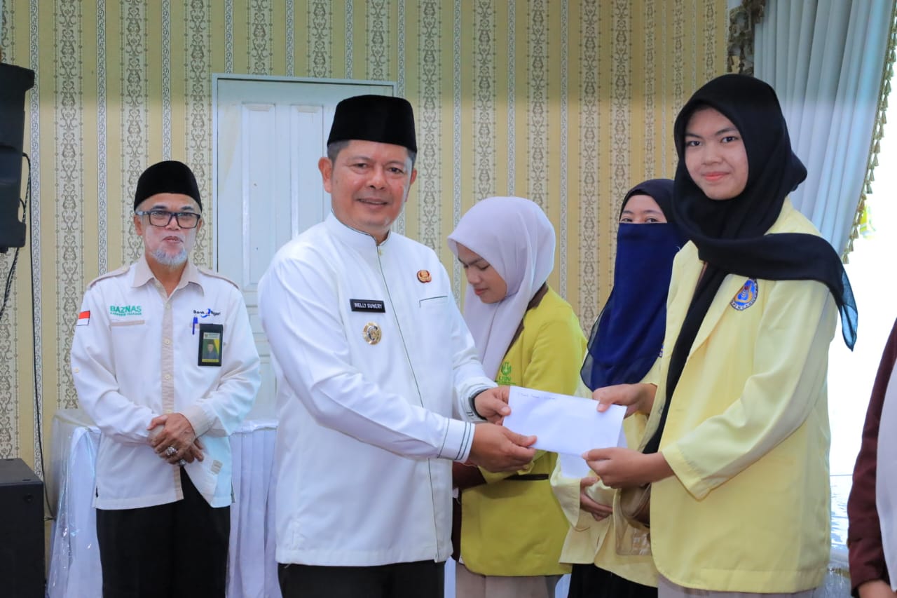 Kebut Progul Pasaman Cerdas, Bupati Welly Bagikan 426 Beasiswa untuk Mahasiswa Pasaman