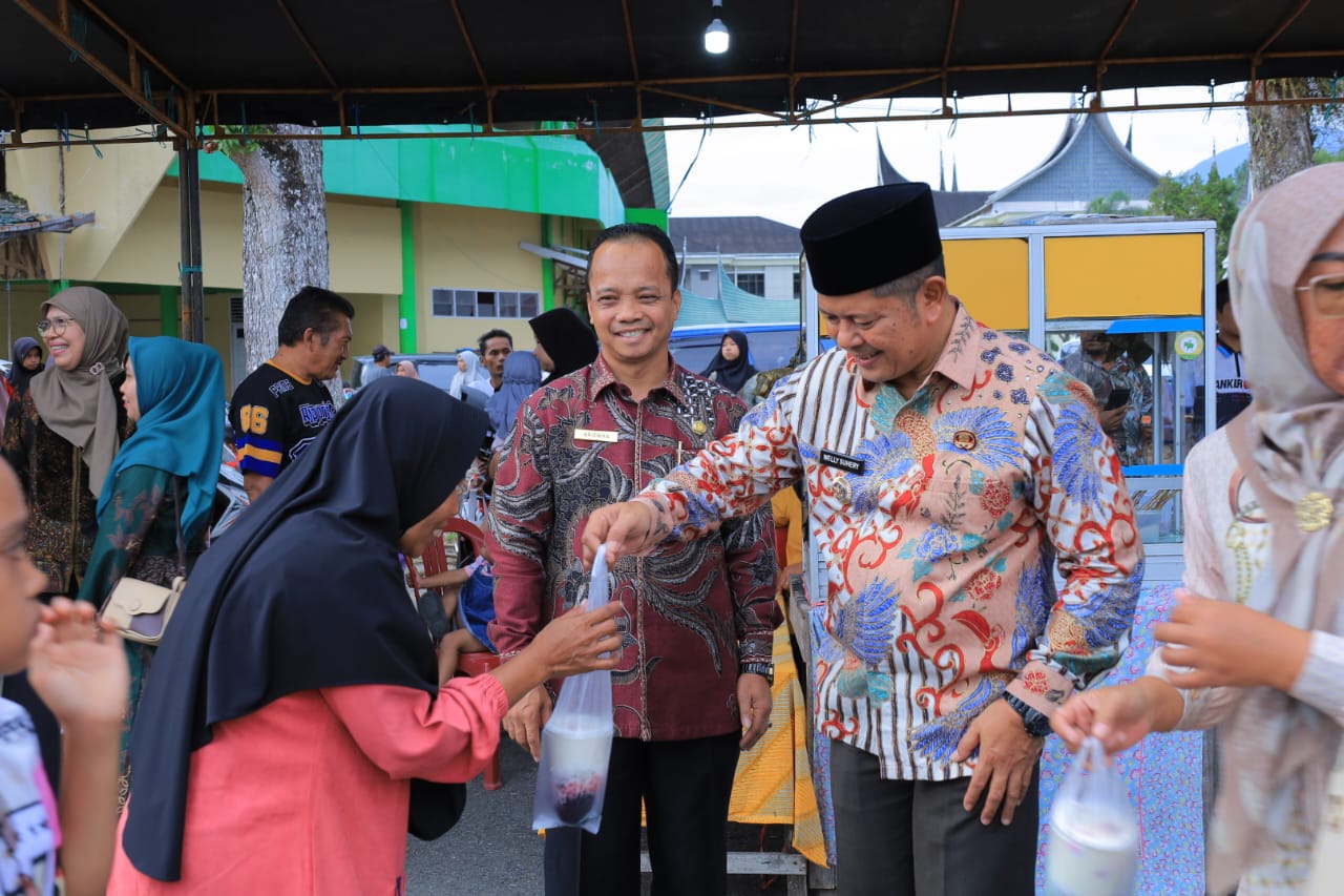 Dikunjungi Bupati dan Wabup Pasar Pabukoan Lubuk Sikaping Membludak