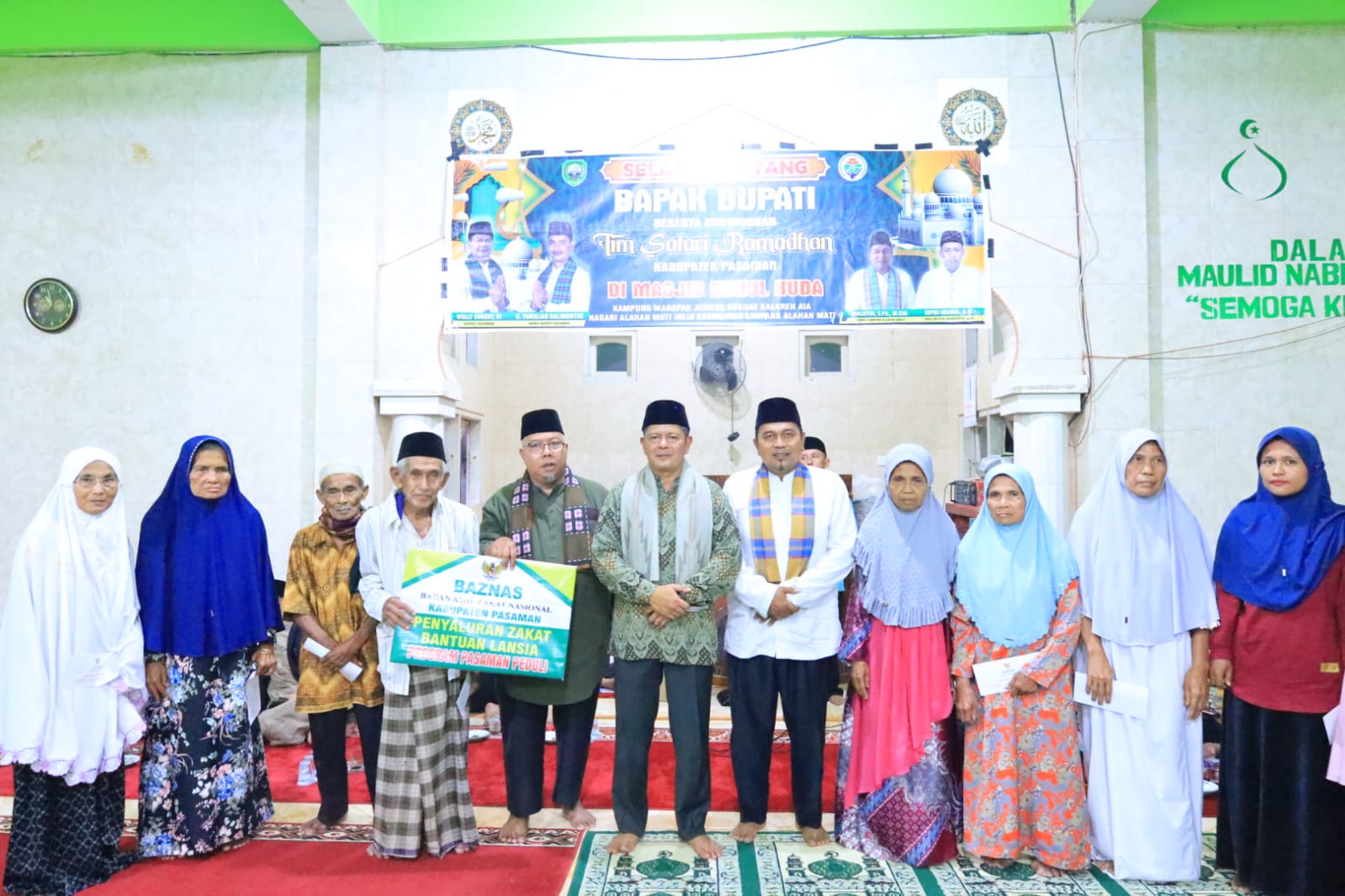 Safari Ramadan di Simpati: Bupati Pasaman Tinjau Jembatan hingga Salurkan Bantuan Rumah Layak Huni
