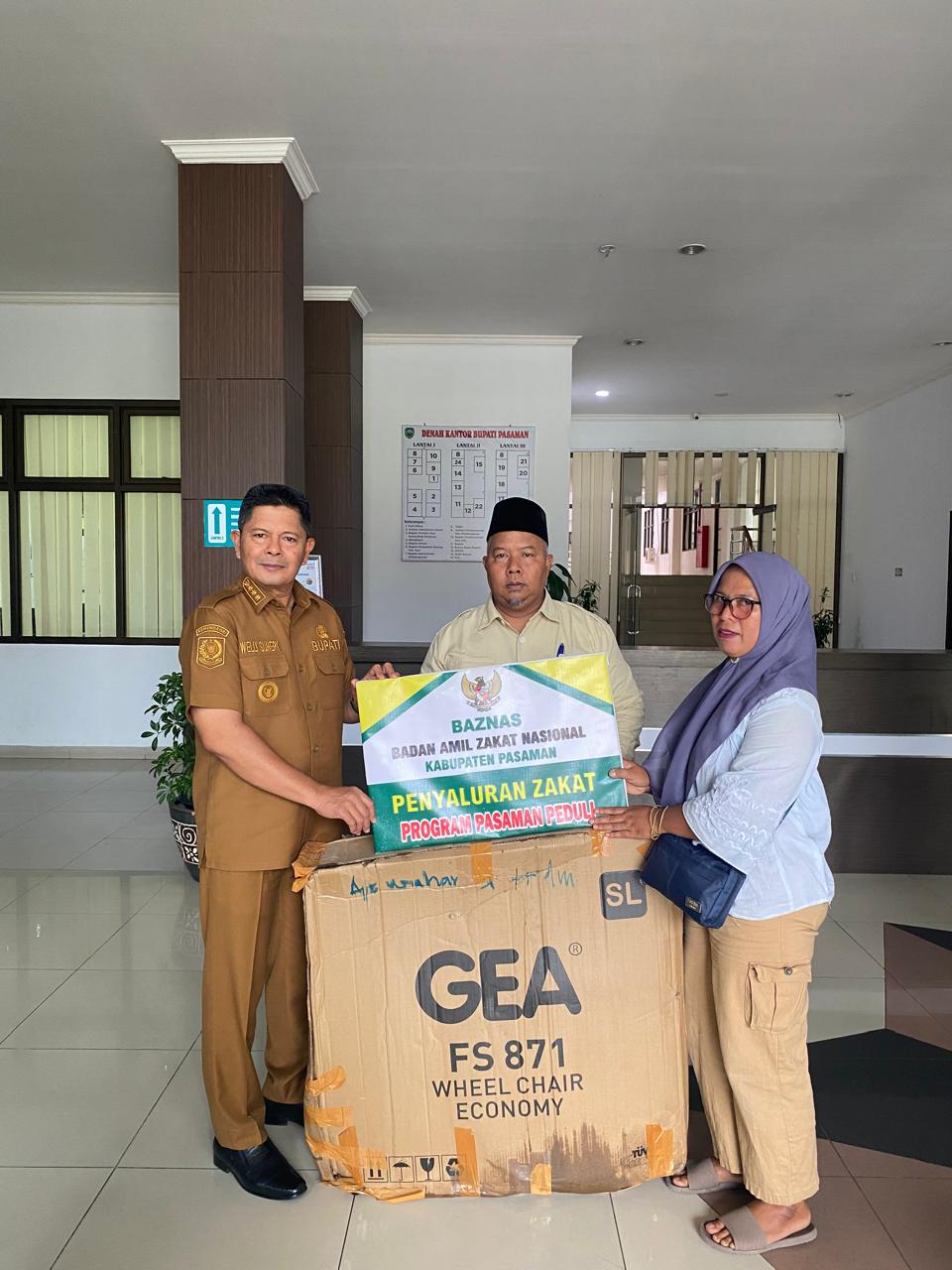 Kursi Roda untuk Nurhayeti, Menggerakkan Hati Bupati Welly Suhery 