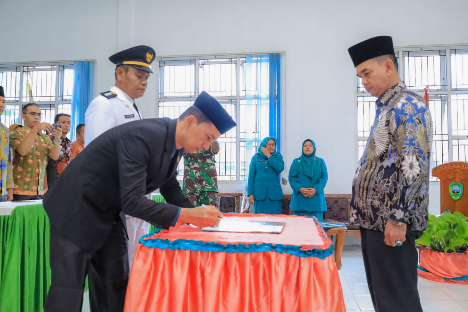 Hadiri  serah terima jabatan  camat Duo Koto ,Wabup Parulian : camat Harus berdomisili ditempat tugas ,