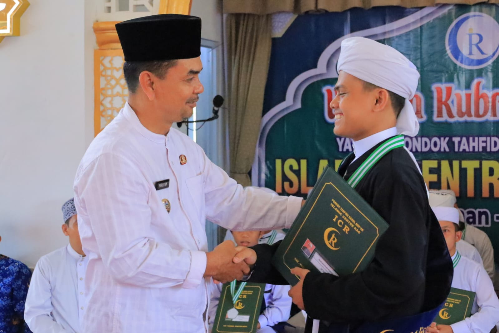 Wisuda Santri Hafiz 30 Juz Al-Qur’an, Wabup Parulian: _