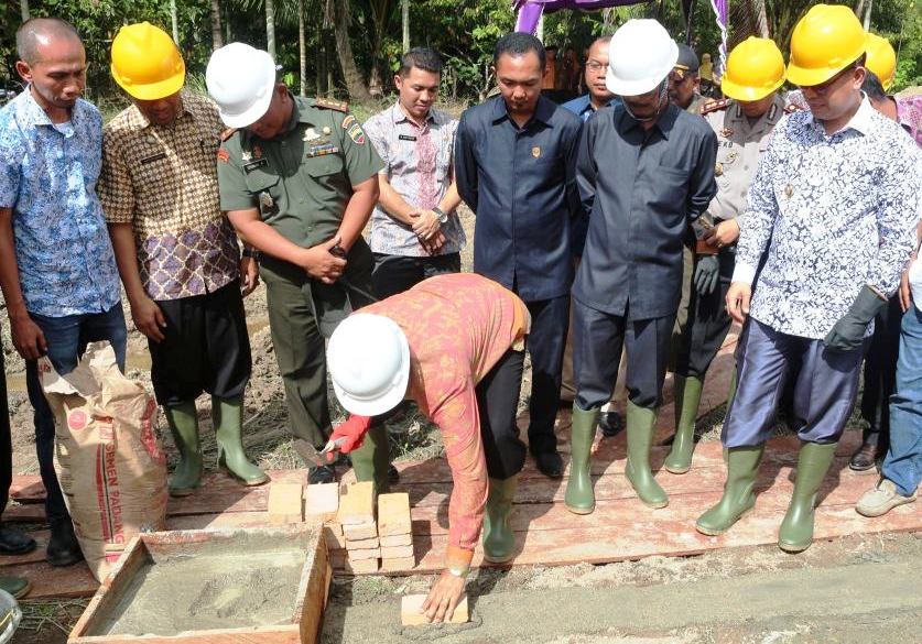Bupati Pasaman Yusuf Lubis Meletakkan Batu Pertama Pembangunan RS Pratama Kecamatan Padang Gelugur