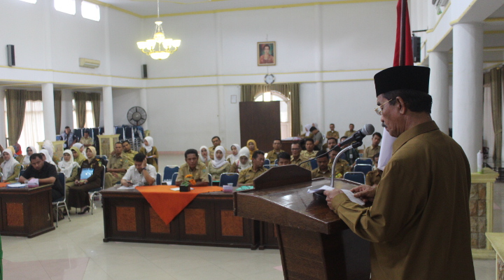 Bupati Pqasaman Yusuf Lubis sarankan peserta pelatihan agar serius mengikuti acara sampai selesai dan tidak ada yang main HP.