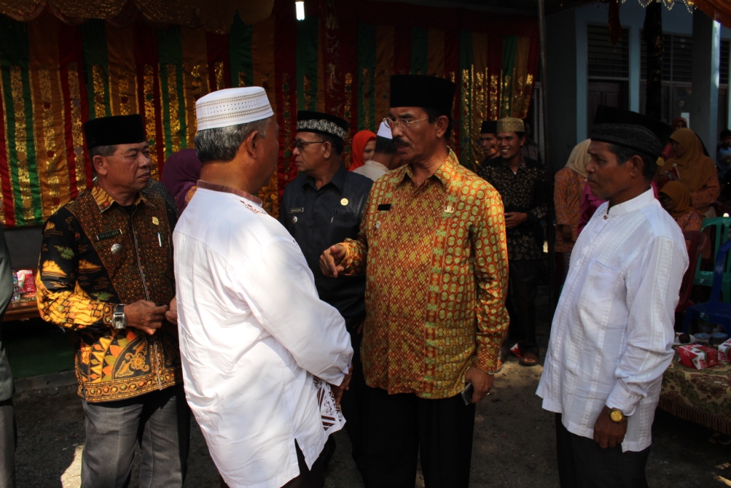 Bupati H Yusuf Lubis berdialog dengan tokoh masyarakat Tarung-tarung Kecamatan Rao