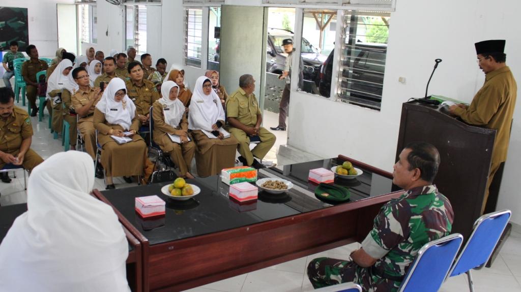 Bupati Pasaman sedang membuka acara persiapan pencanangan Bhakti TNI KB Kes tahun 2018.