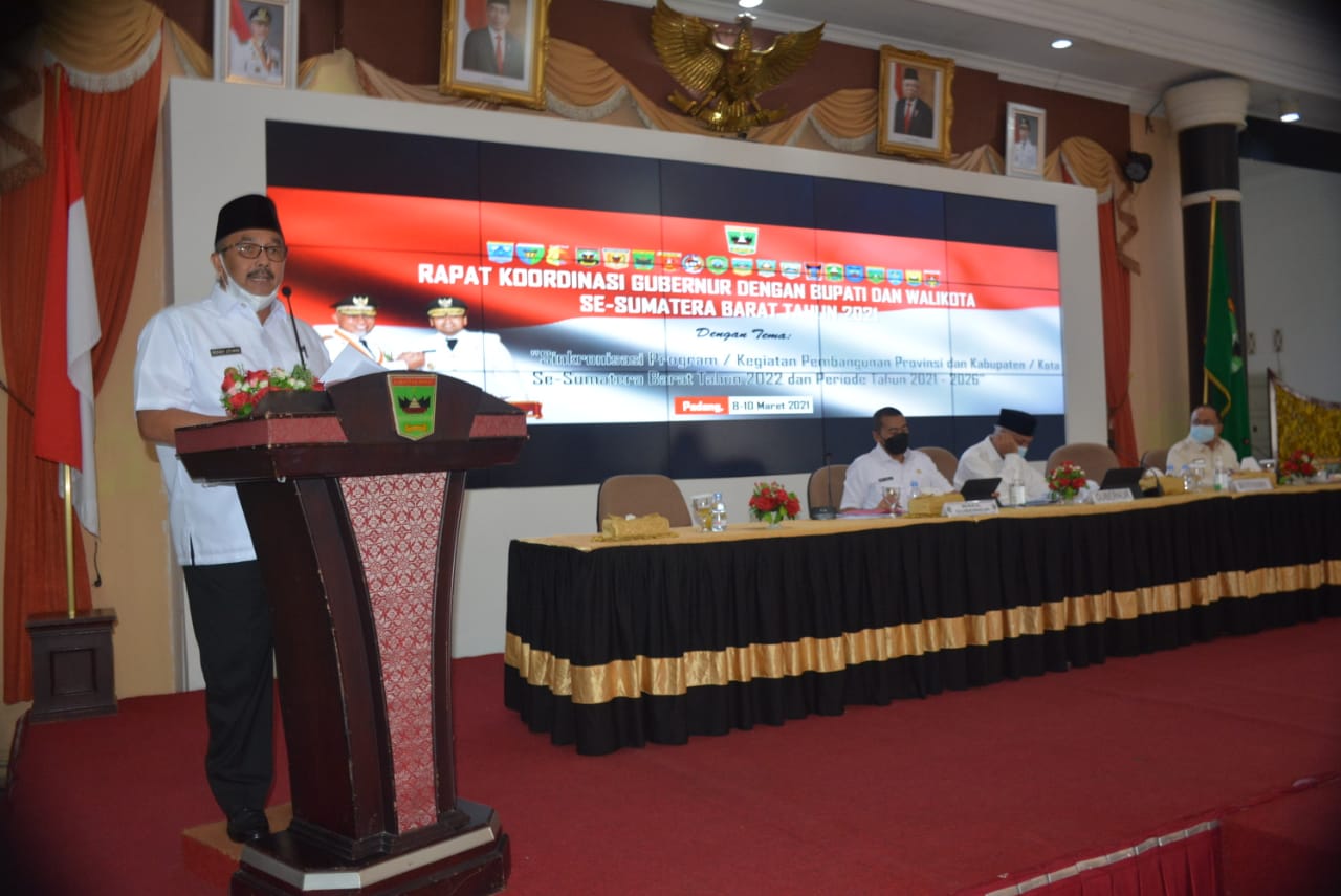 Bupati Pasaman, H. Benny Utama ikuti Rapat Koordinasi (Rakor) Gubernur, Bupati dan Walikota se-Sumatera Barat, Rabu (10/3) di auditorium gubernuran, Padang.