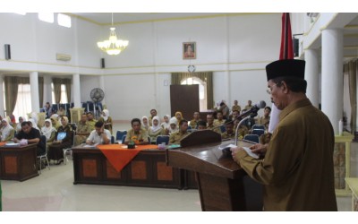 Bupati Pqasaman Yusuf Lubis sarankan peserta pelatihan agar serius mengikuti acara sampai selesai dan tidak ada yang main HP.