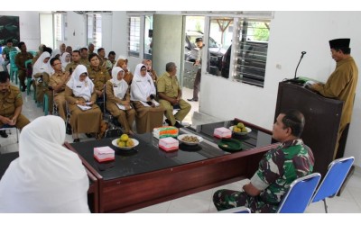 Bupati Pasaman sedang membuka acara persiapan pencanangan Bhakti TNI KB Kes tahun 2018.