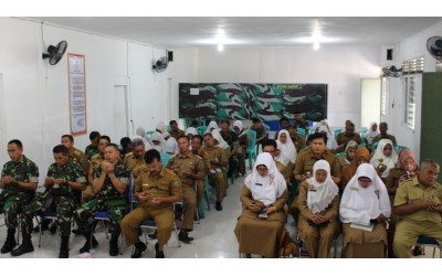 Peserta acara pertemuan pencanangan Bhakti TNI KB Kes tahun 2018